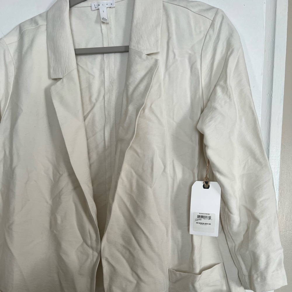 Women’s cream linen blazer.